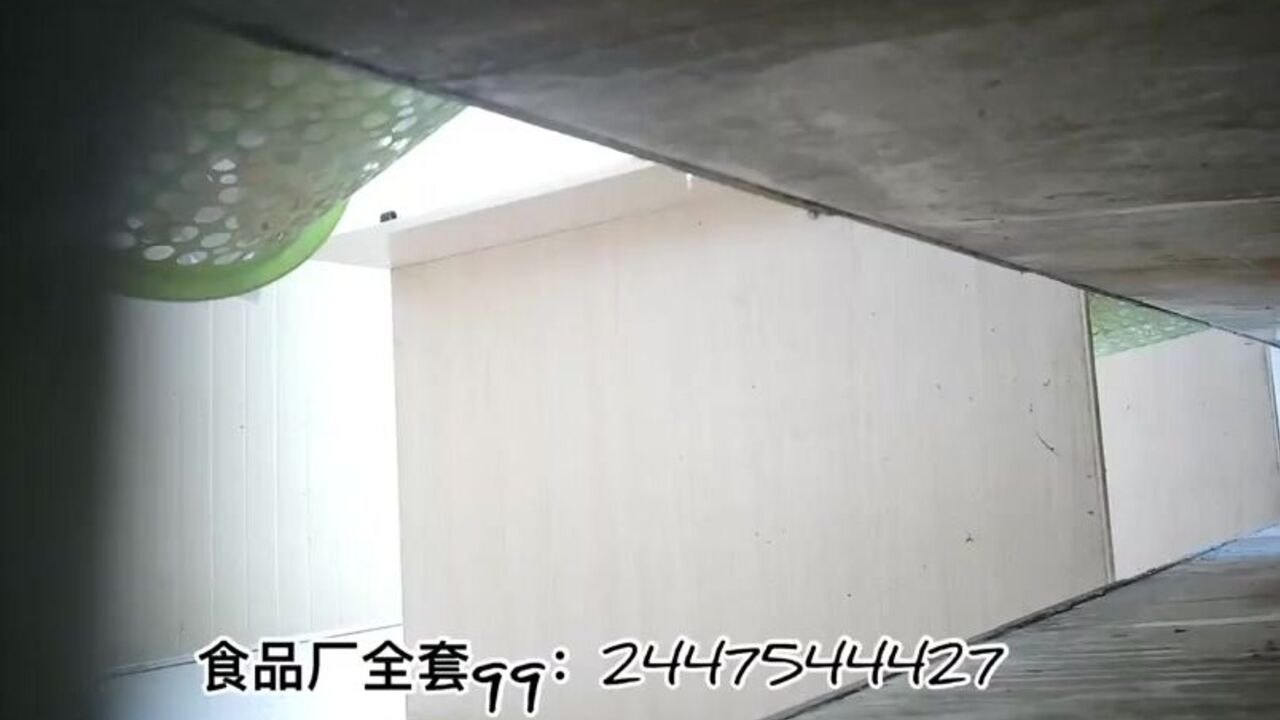 Chinese chick gets caught peeping on herself in toilet 002