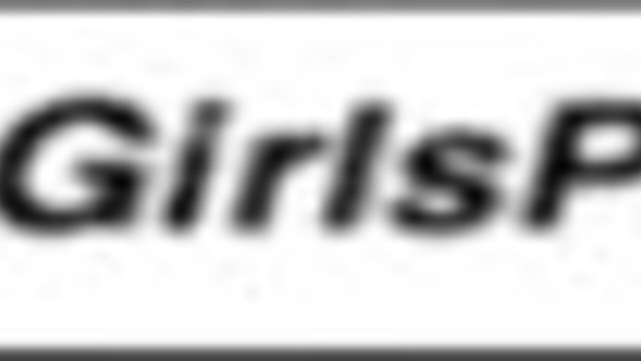 Watch this scat porn video of a poop woman getting her pussy and ass filled with a load of jizz