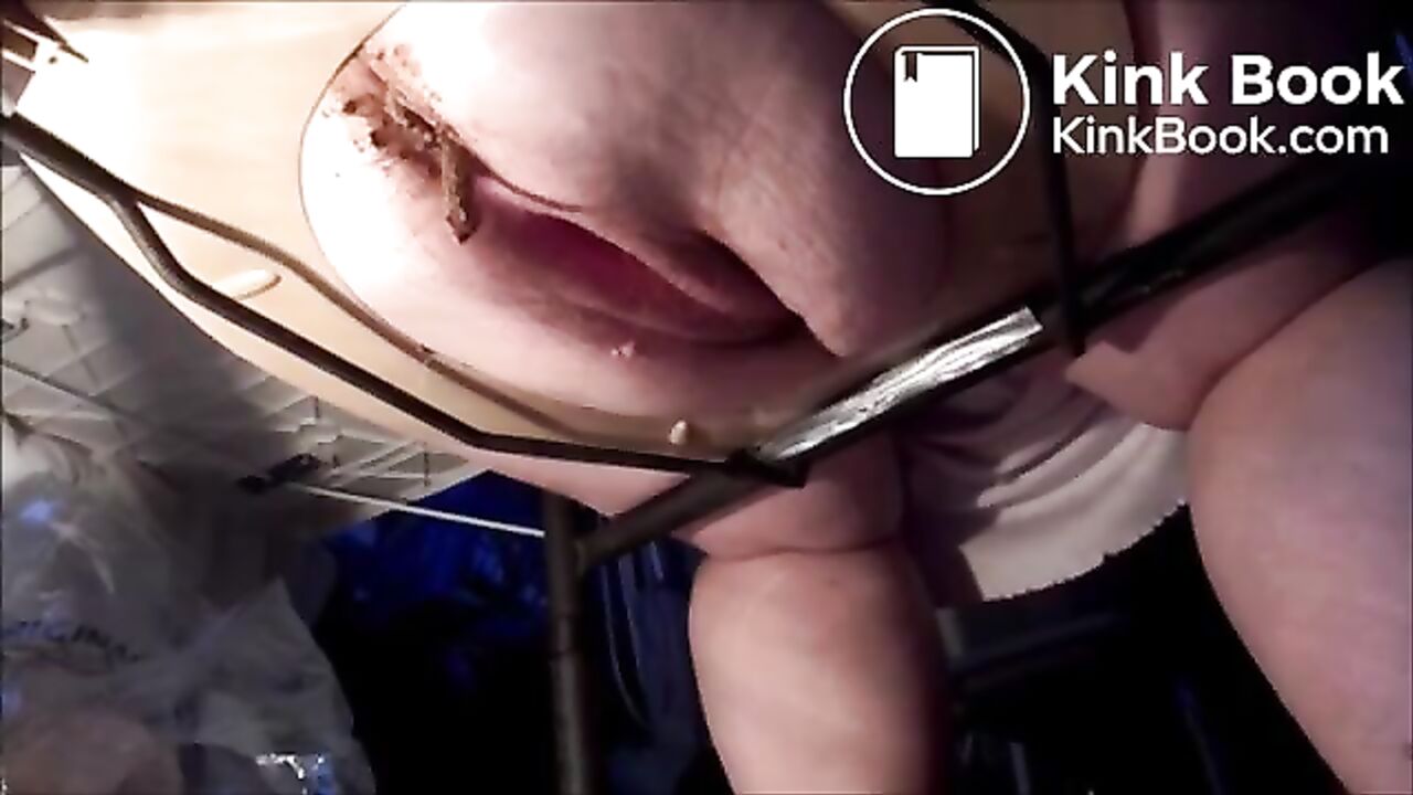 Watch this mature slut with a big butt take a load on the shitting chair while she's scatting