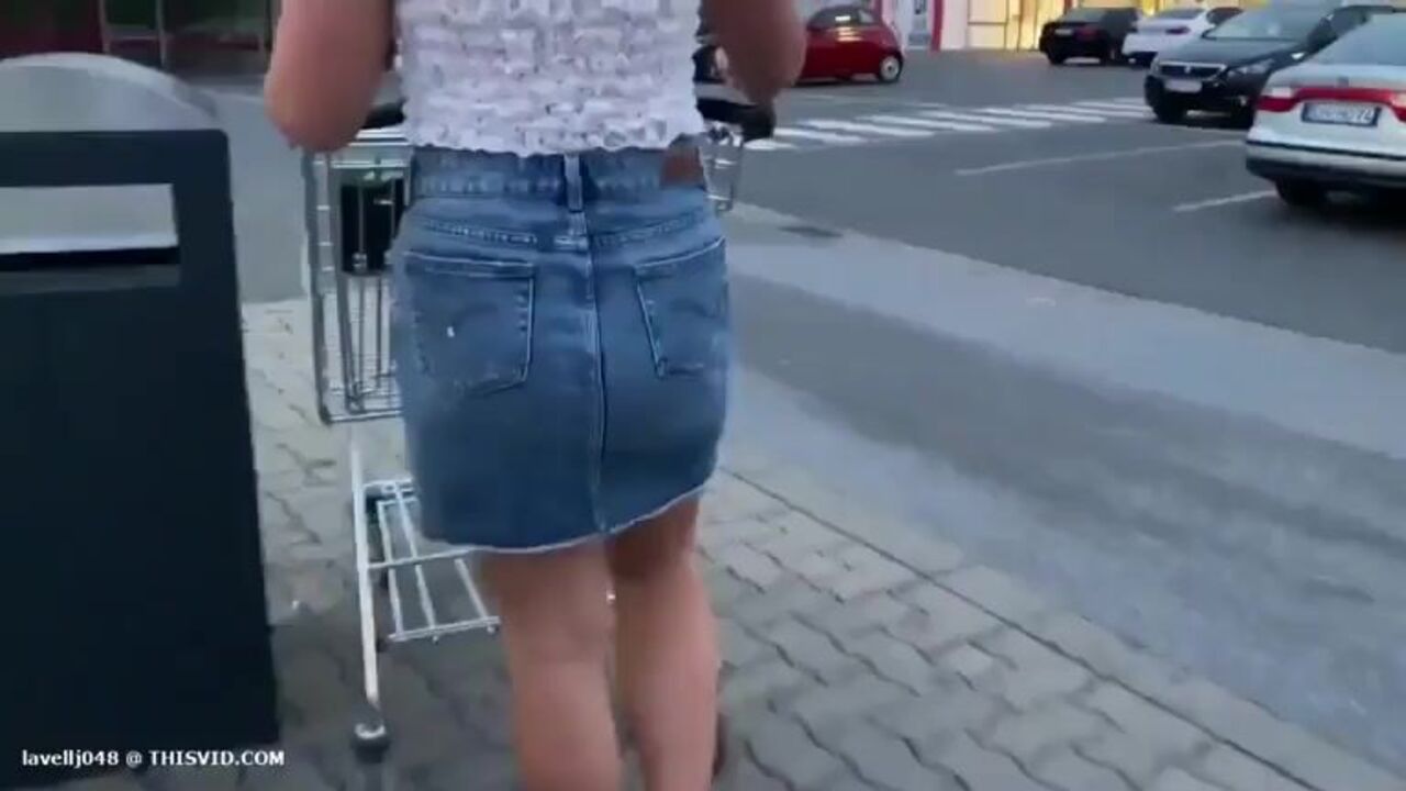 Hot blonde slut gets her scat off in this steamy scat porn video