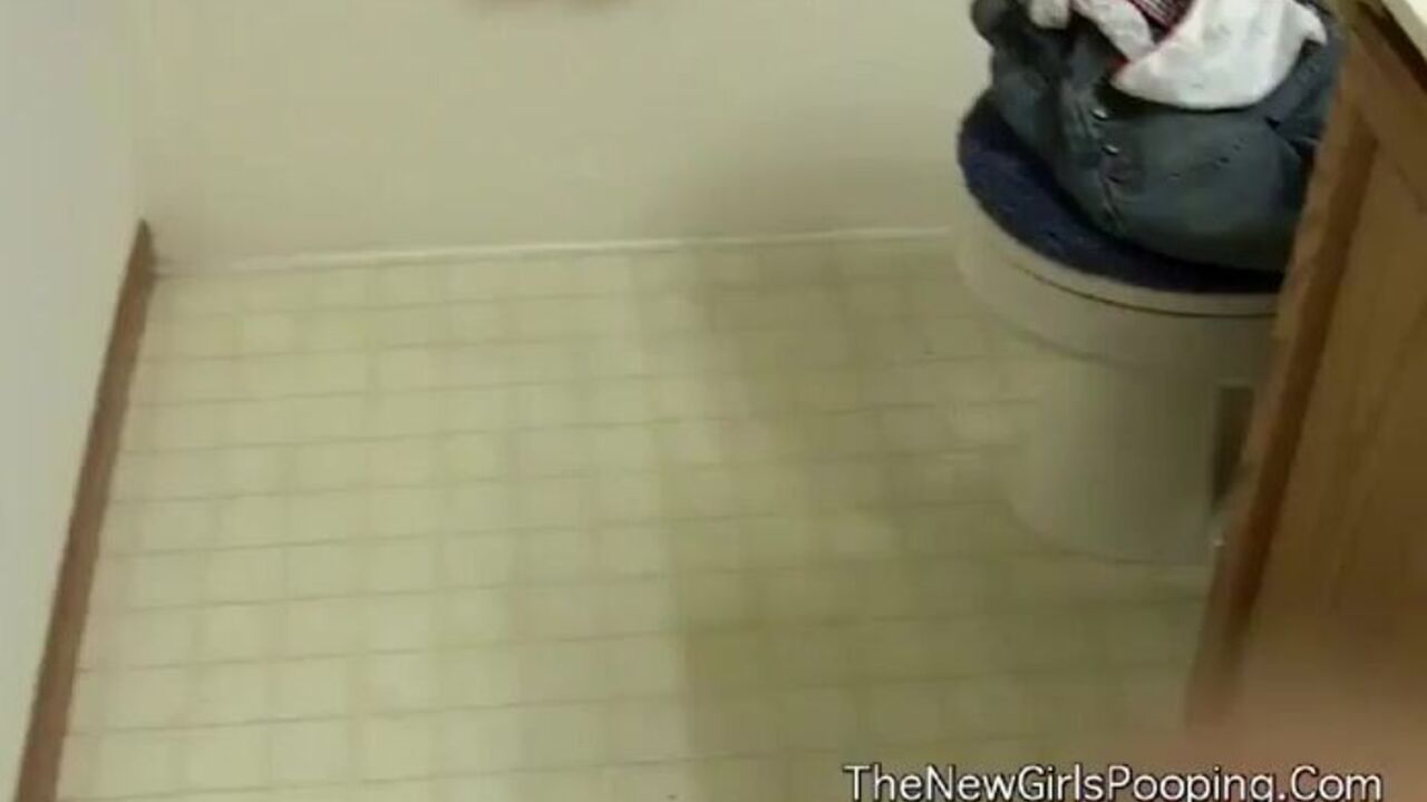 Watch this stunning brunette get her scat pumped and drenched in a bathtub explosion