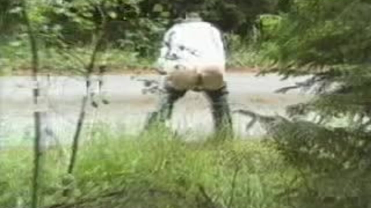 Watch this park-bound slut scat & moan with pleasure