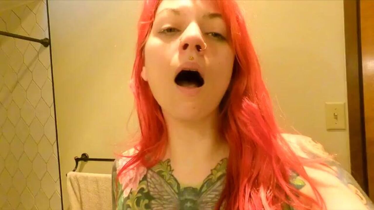 Watch these kinky girls get their scat fetish satisfied in court