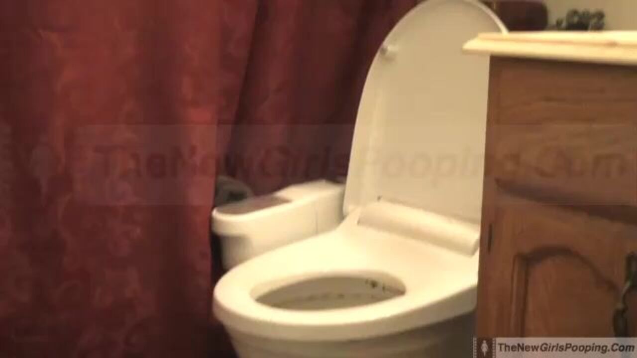 Josie's scat porn: a toilet video with a side view twist