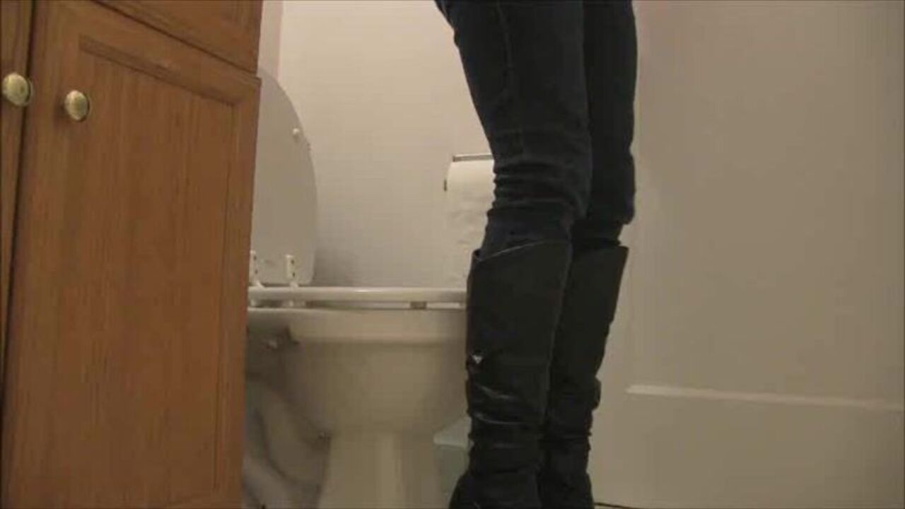 Watch these filthy scat videos as these women get their pussies stuffed and their assholes drilled