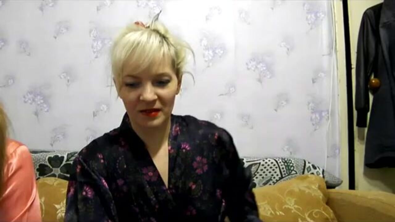 Watch this scatty slut eat kaviar like a pro!