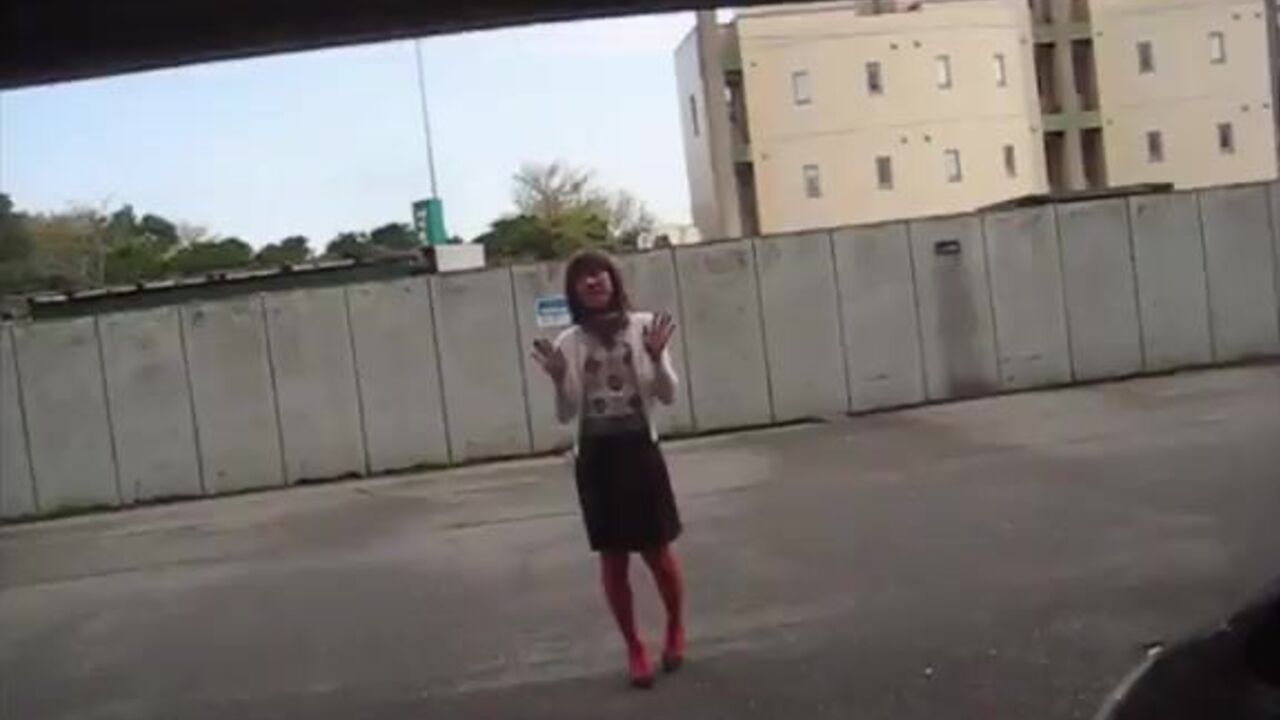 Crossdresser plays with his scat like a pro in 4mp4 video