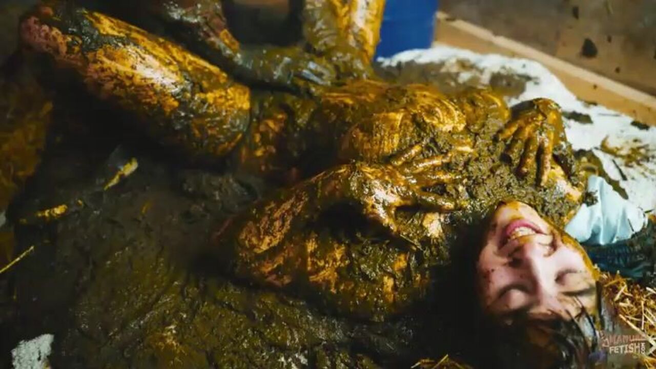 Lyndra gets her scat covered in squid game manure - Squid Game Manure