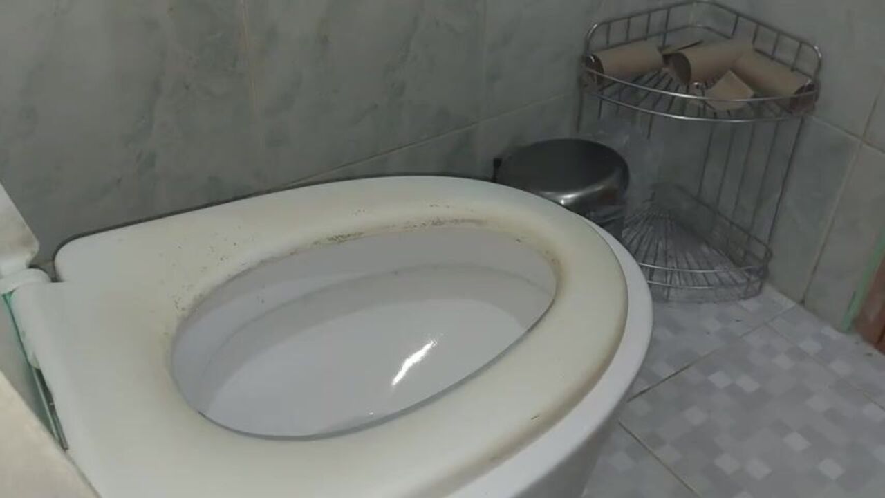 Caught in the act: Filipina gets a new camera angle for her toilet pooping fetish