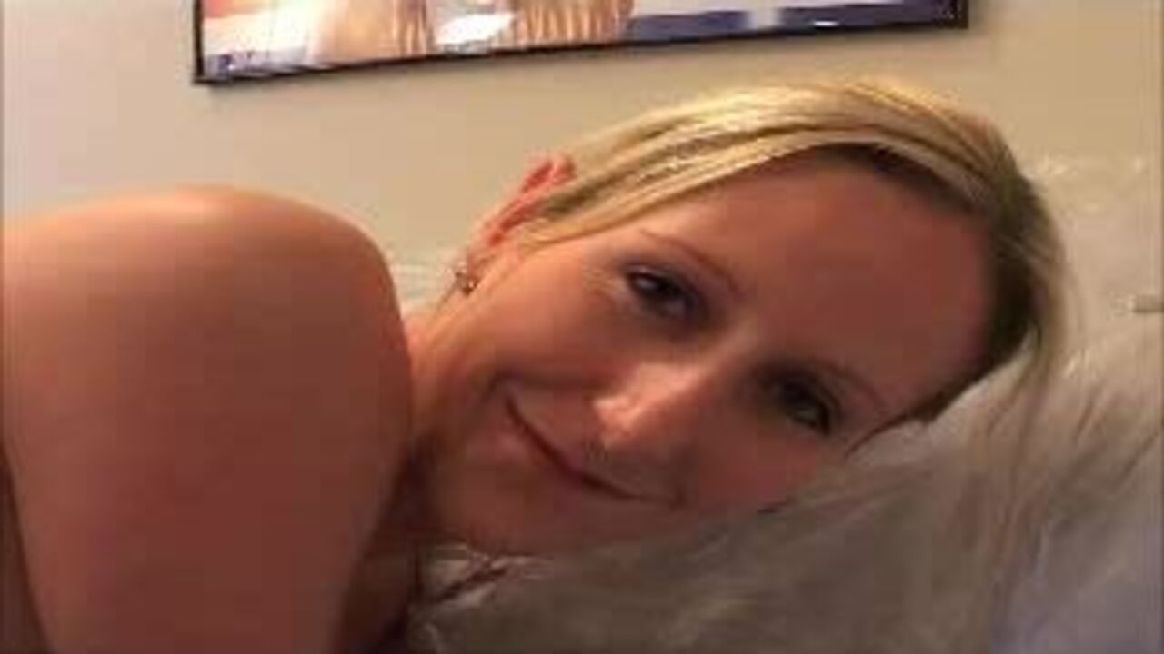 Emma Gina gets her scat filled with pooped up and ready for action