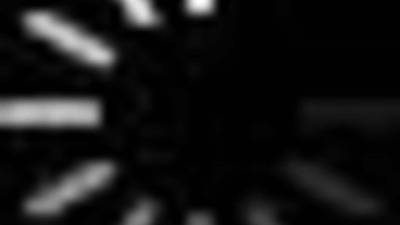 Watch this Glamazon in pink get wild and scat-filled