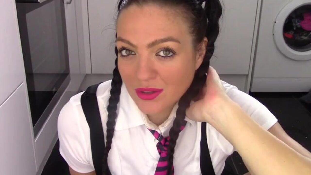 Watch the scat porn of a filthy woman getting her pussy pounded in a recovers video