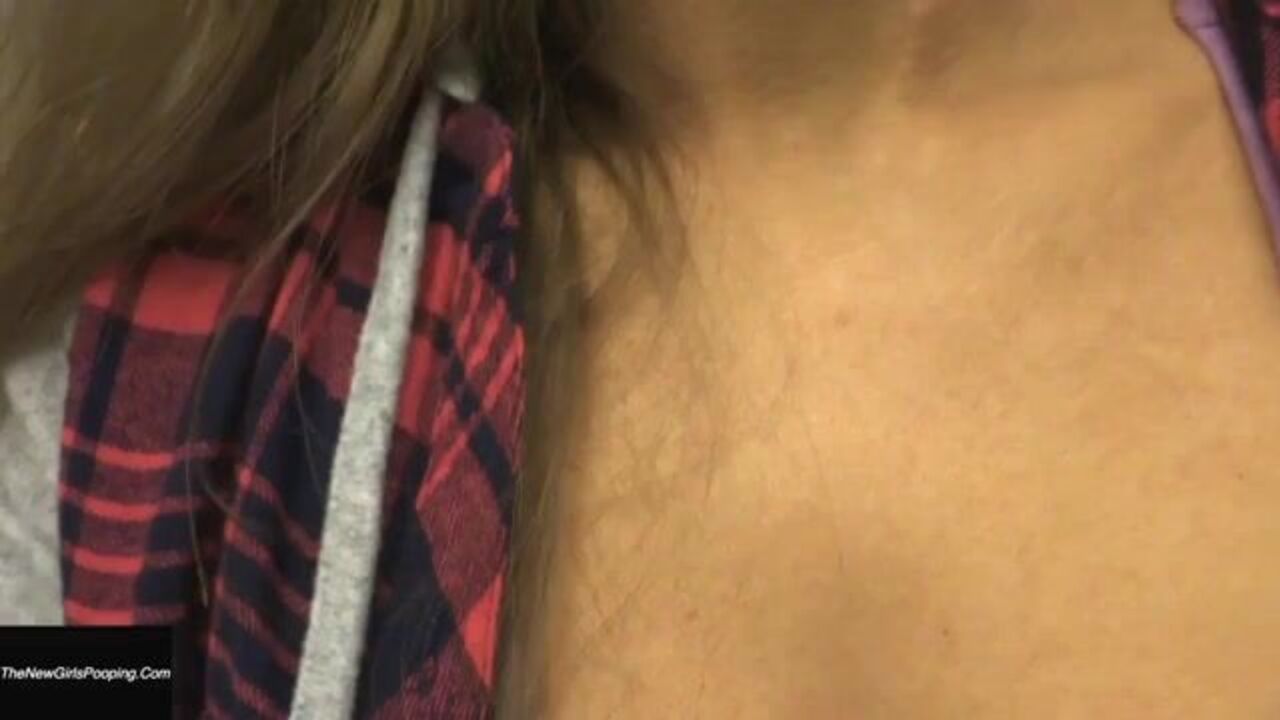 Watch this scat porn video of a dirty slut getting her pussy and ass scatted