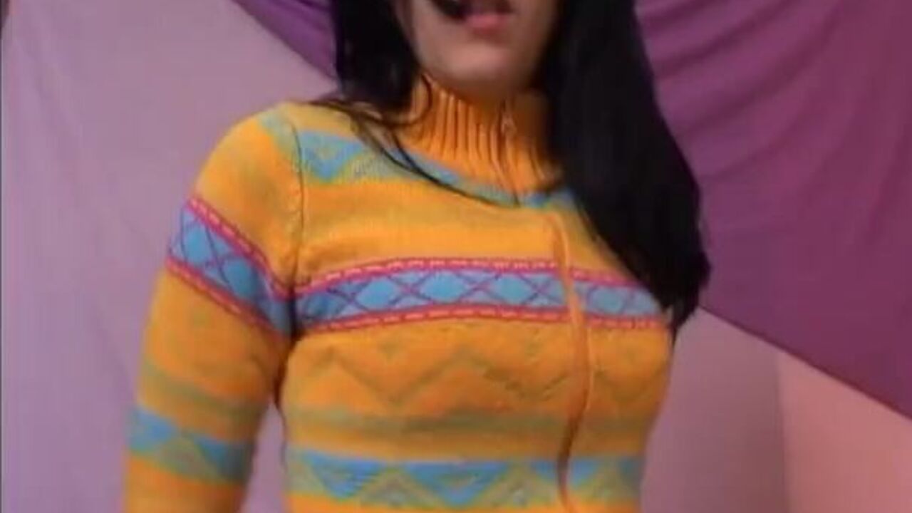 Aninha's scaty Brazilian adventure: indoors, in scat!