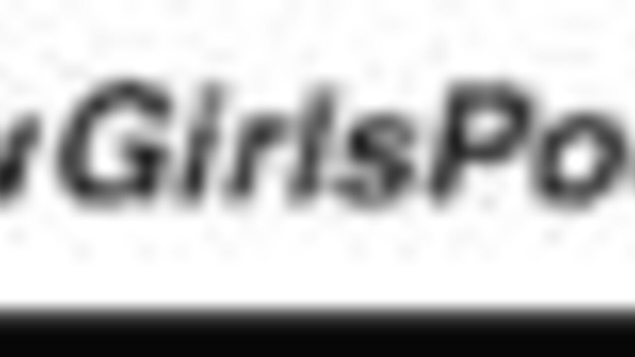 Watch the hottest ebony scat babes pooped out in studio