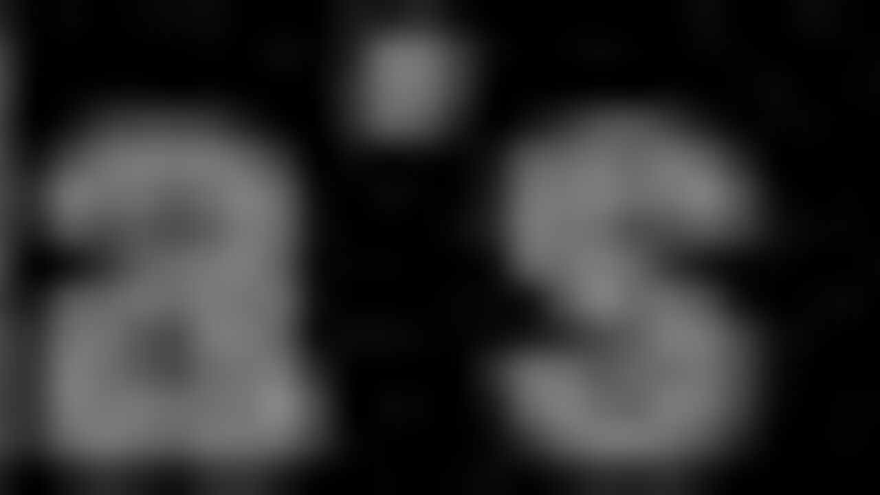 Watch this filthy slut shitting her pants while getting her tight ass pounded