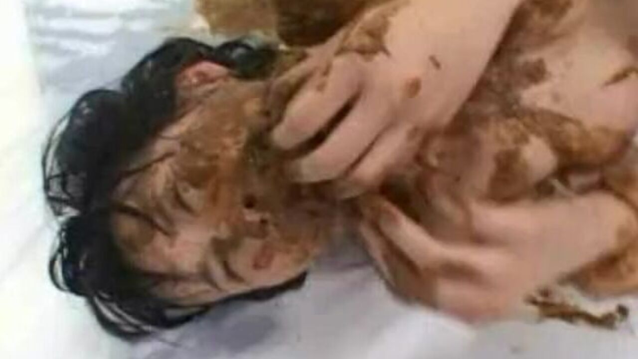 Watch this slutty chick cramming her mouth with filthy shite like a pro