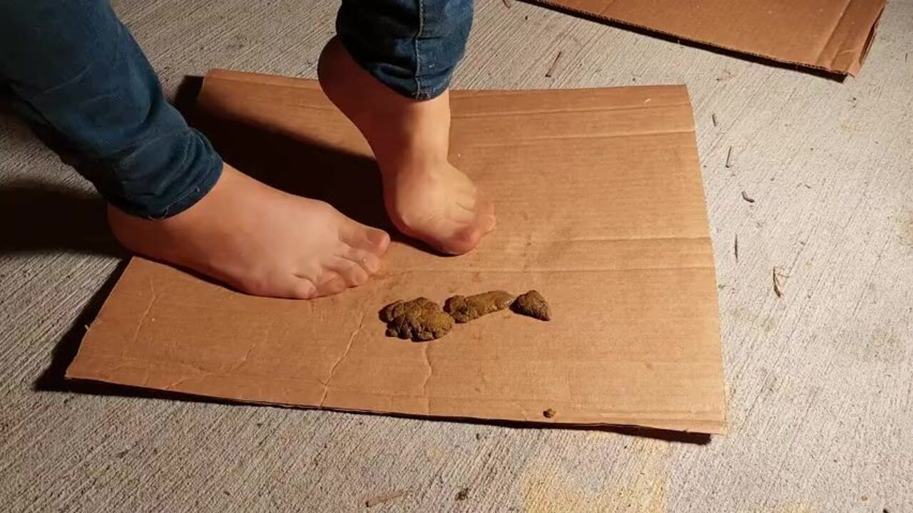 Watch this dirty Milf Dog Scat trampling in nylon pantyhose and crush on your feet