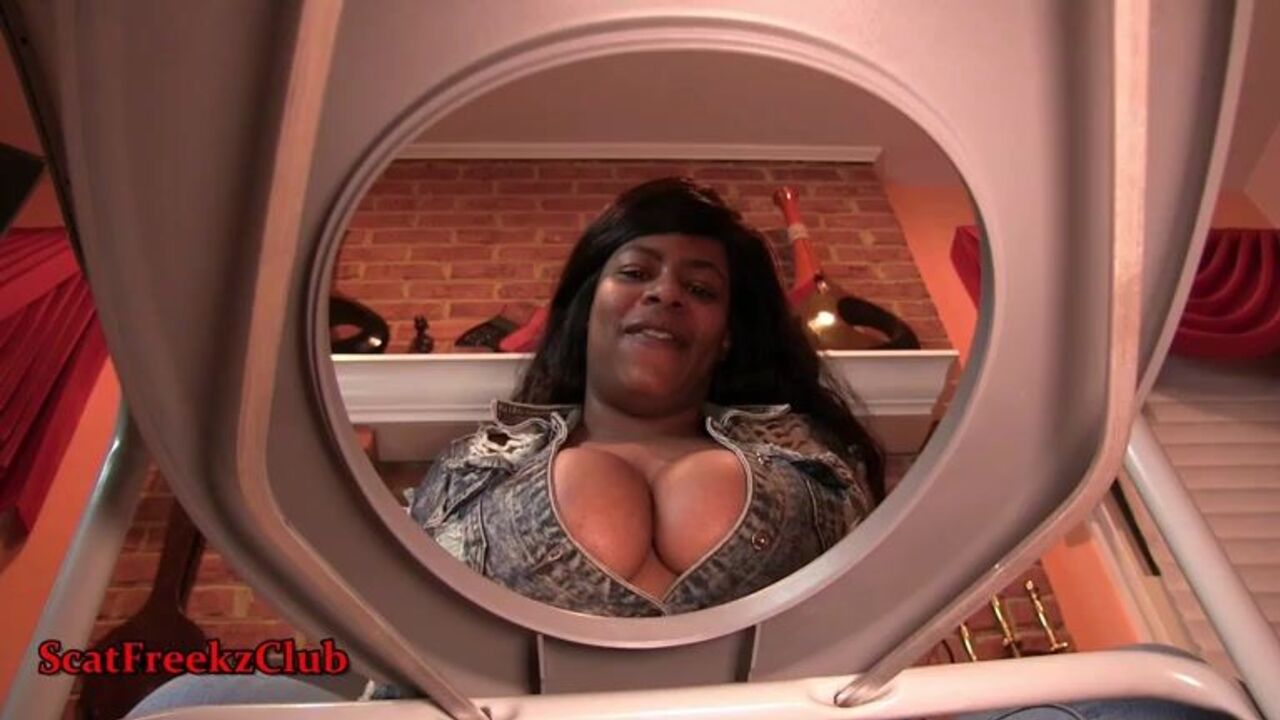 Stacy Shits gets her scat puss out on the seat while she pooped on it