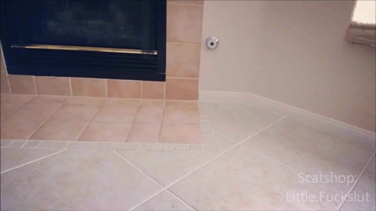 Watch Littlefuckslut get her holes drilled in hot afternoon action with corn