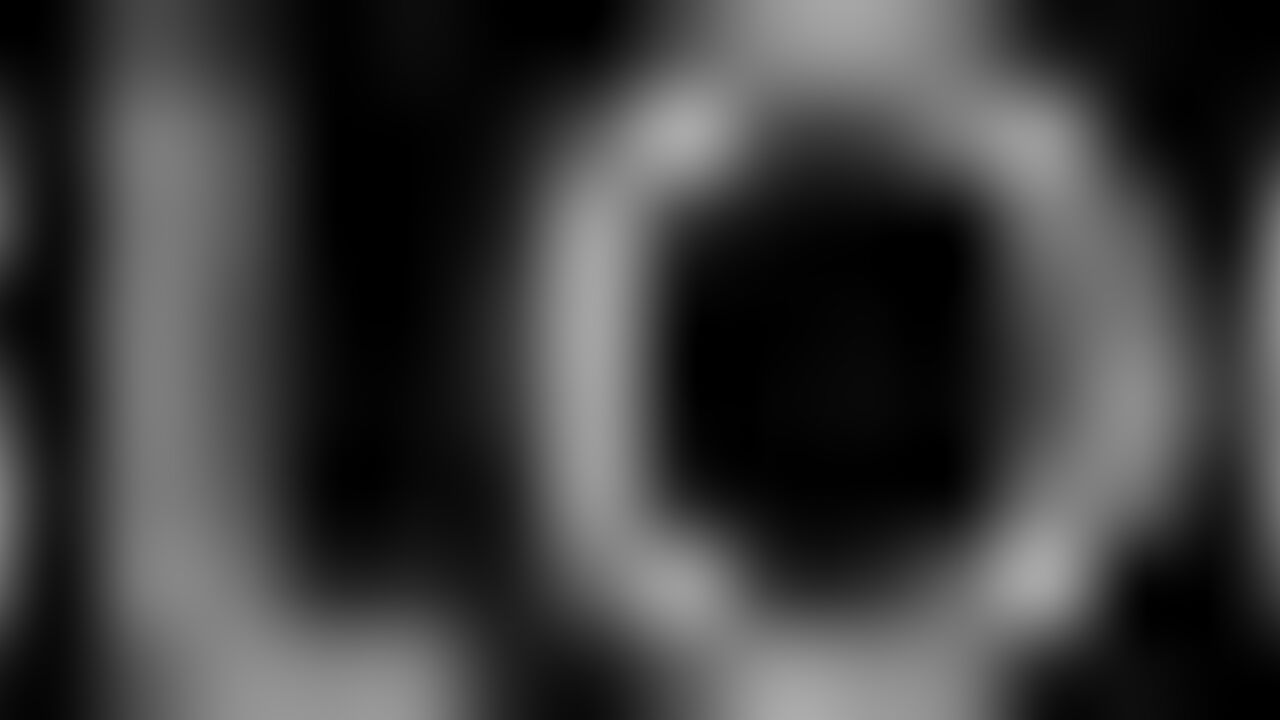 Watch these filthy scat babes get their pussies stuffed in FF-064