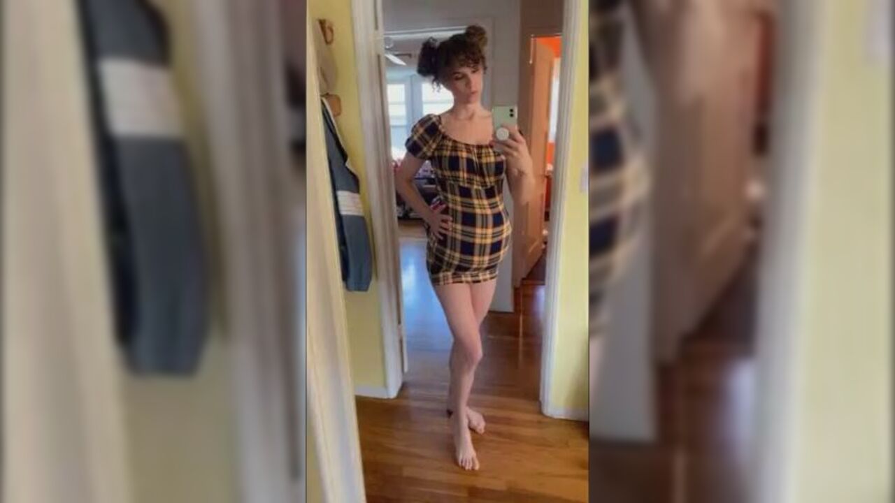 Part 5: Jeweled Goddess Molly gets her scat pounded in hot MILF action