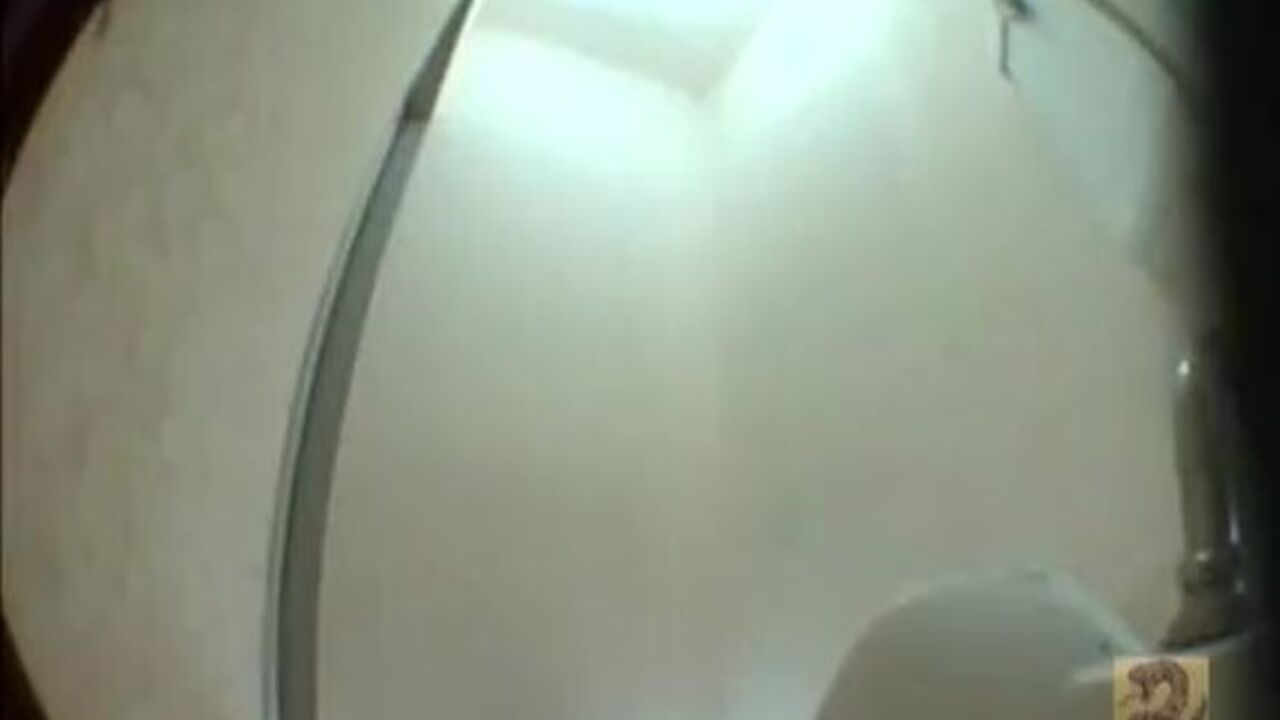 Beautiful Asian girl gets her scat wet & wild in public toilet