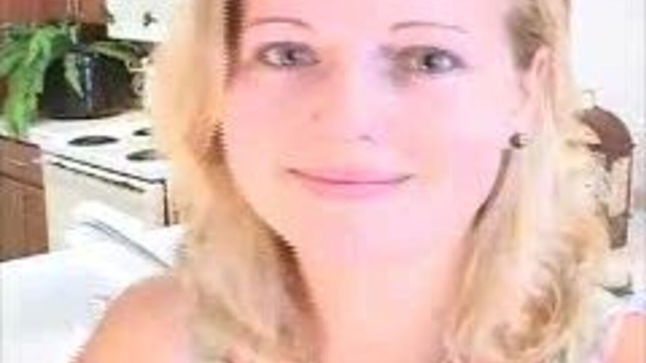 Annah3 goes wild with her kinky scat fetish video