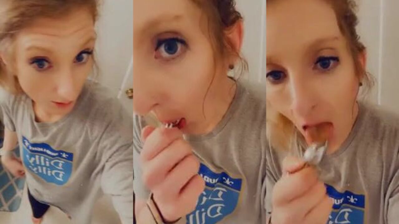 Cleaning my plug & getting off with a scaty mess