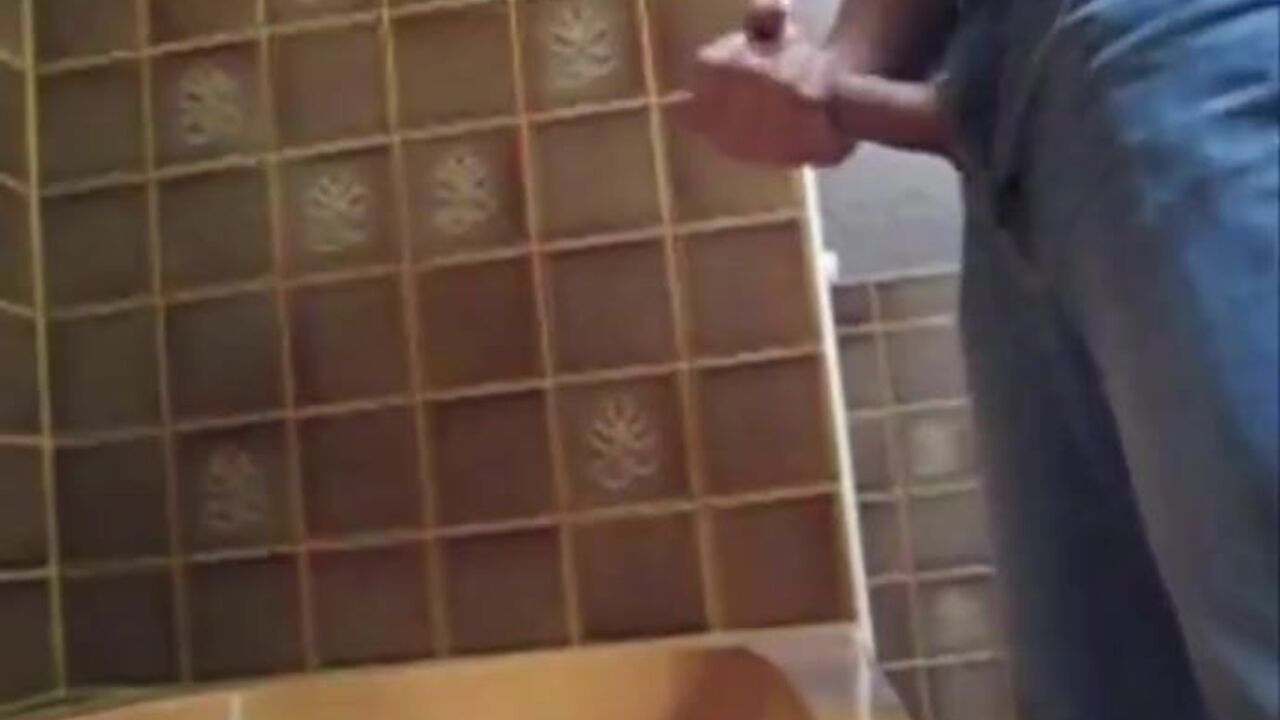 Mom screams as dad shoots his load in her while parents are fighting