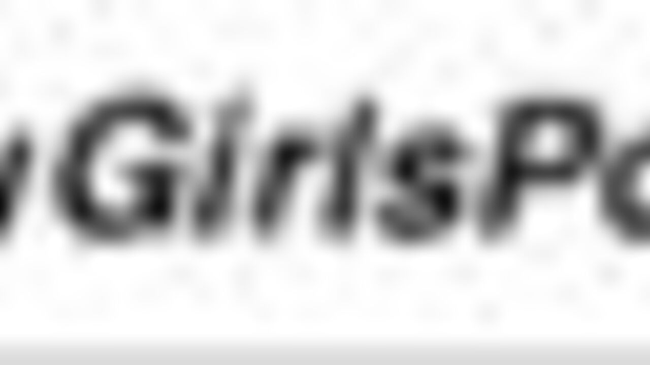 Watch this kinky room with scat slave getting reamed and farted while getting raunchy