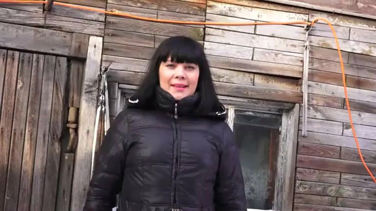 Watch this BBW slut scat in the snow and get off on her own volition