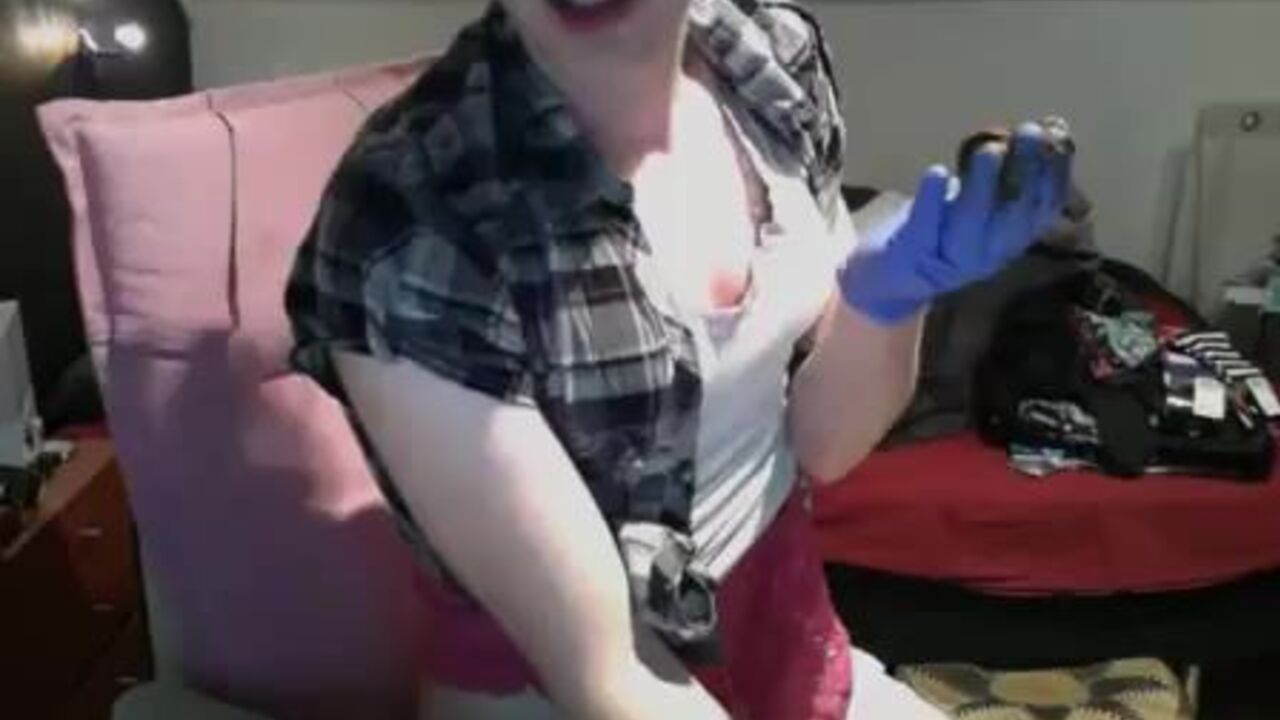 Eats her own filth and wanks like a pro in this hot scat-and-wank video