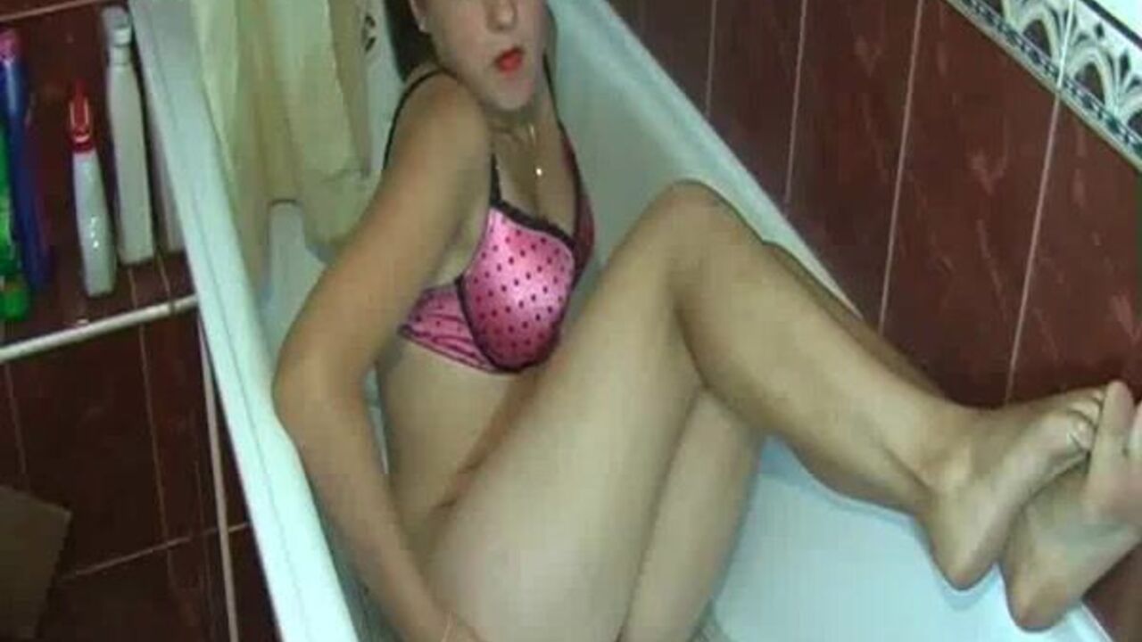 Cristypinkhosefood gets her scat wet and wild with a variety of porn