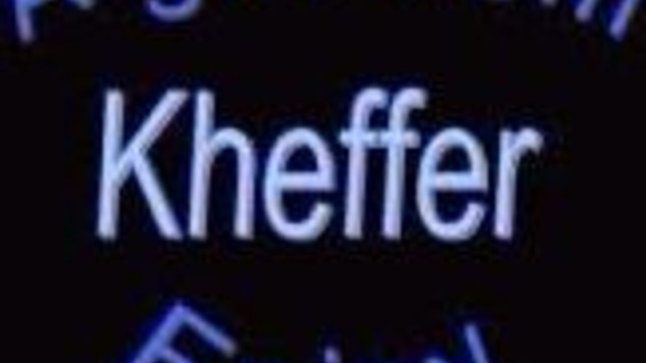 Watch this filthy scat porn video with a scatporn girl getting her pussy and ass pumped