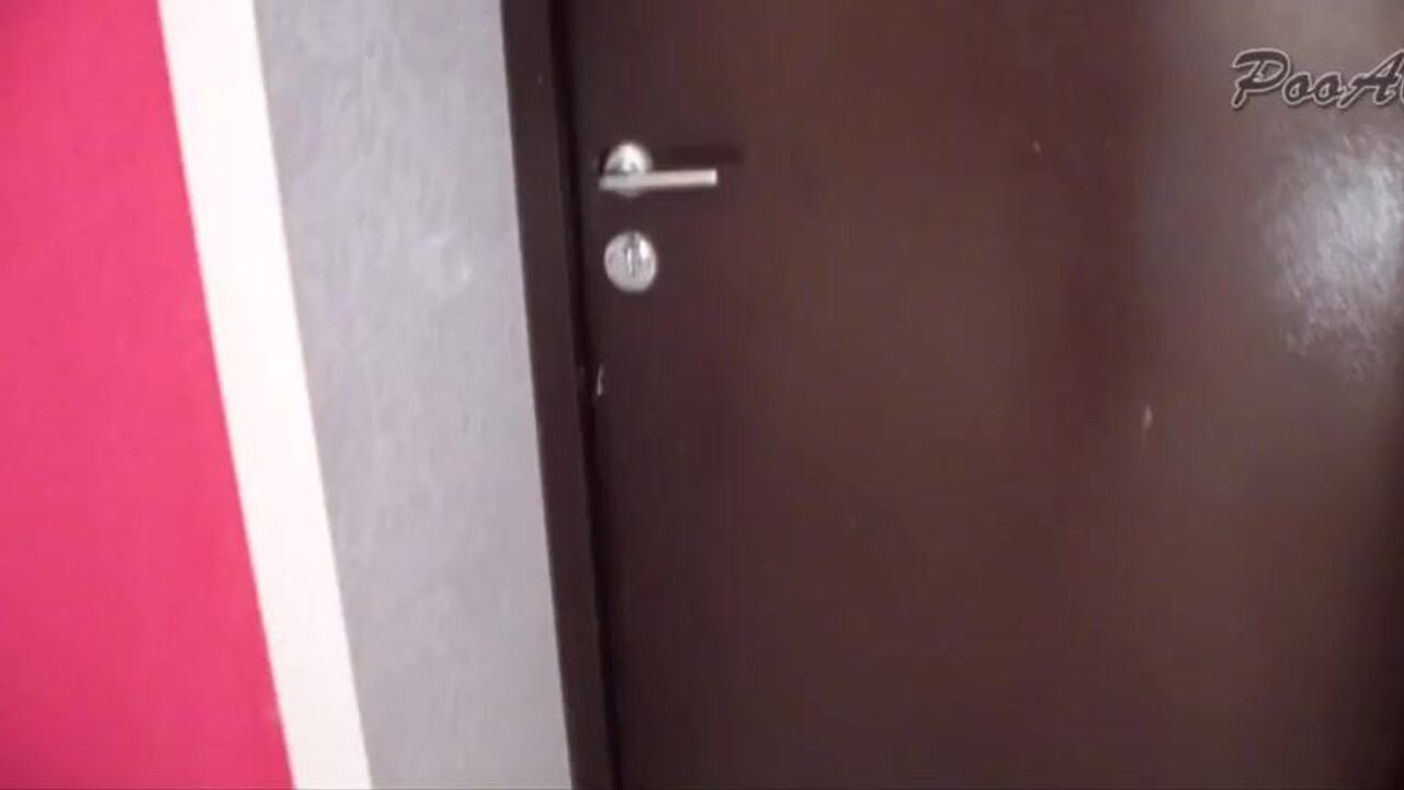 Watch this kinky chick stuff a poo-filled serving with her creamy ass