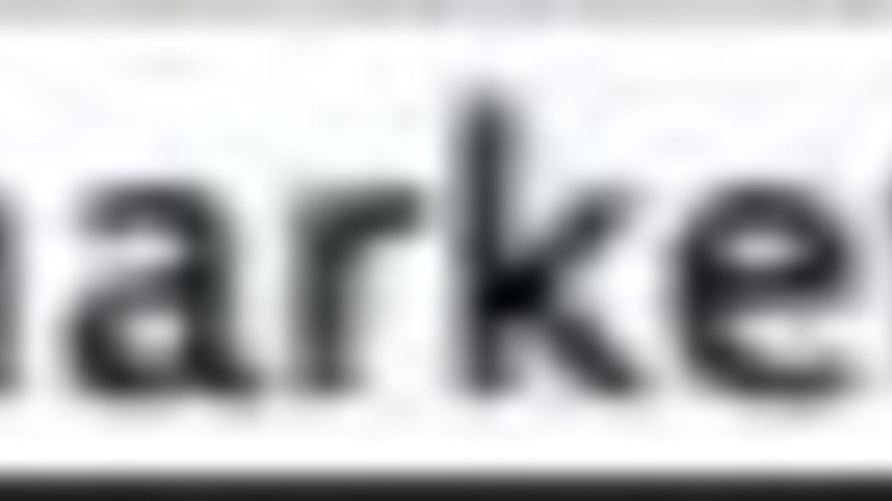 Watch this filthy slut get a handjob and a BJ in her scat and get a filthy surprise