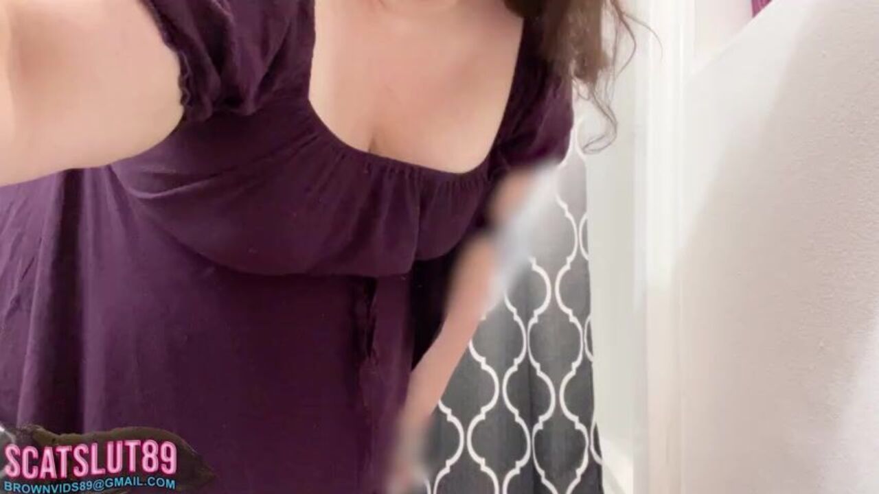 Big booty babe with a huge ass gets messy and pooped on in this scat porn video