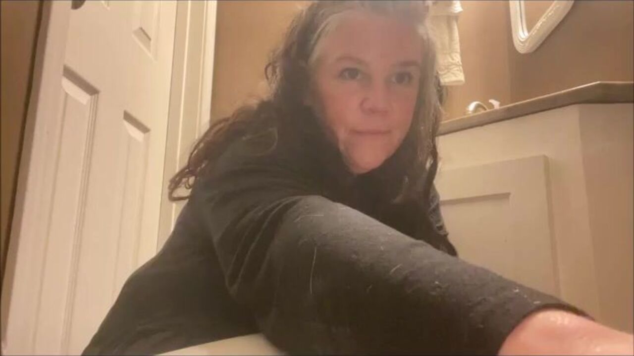 Watch the scat video of the hottest scat slave ever: Scat Fartin Tart 13