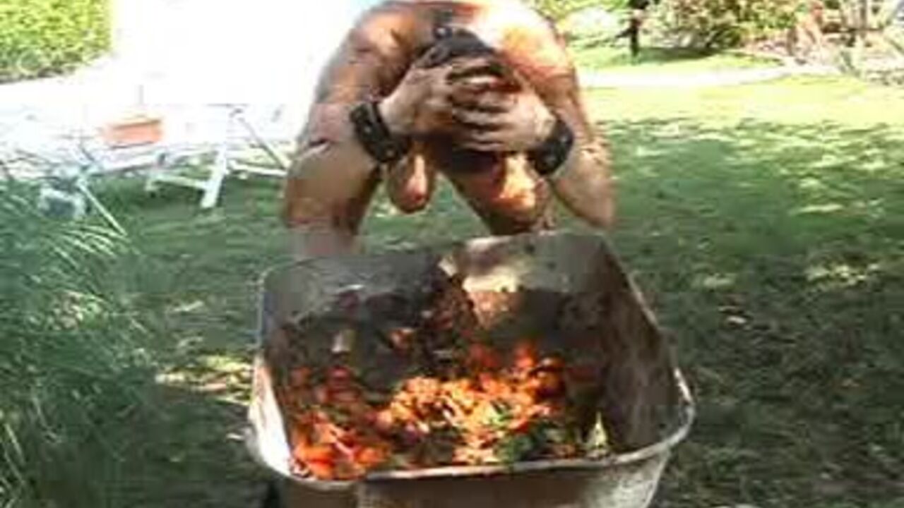 Watch this filthy video of a scatty slut getting off with some scat play