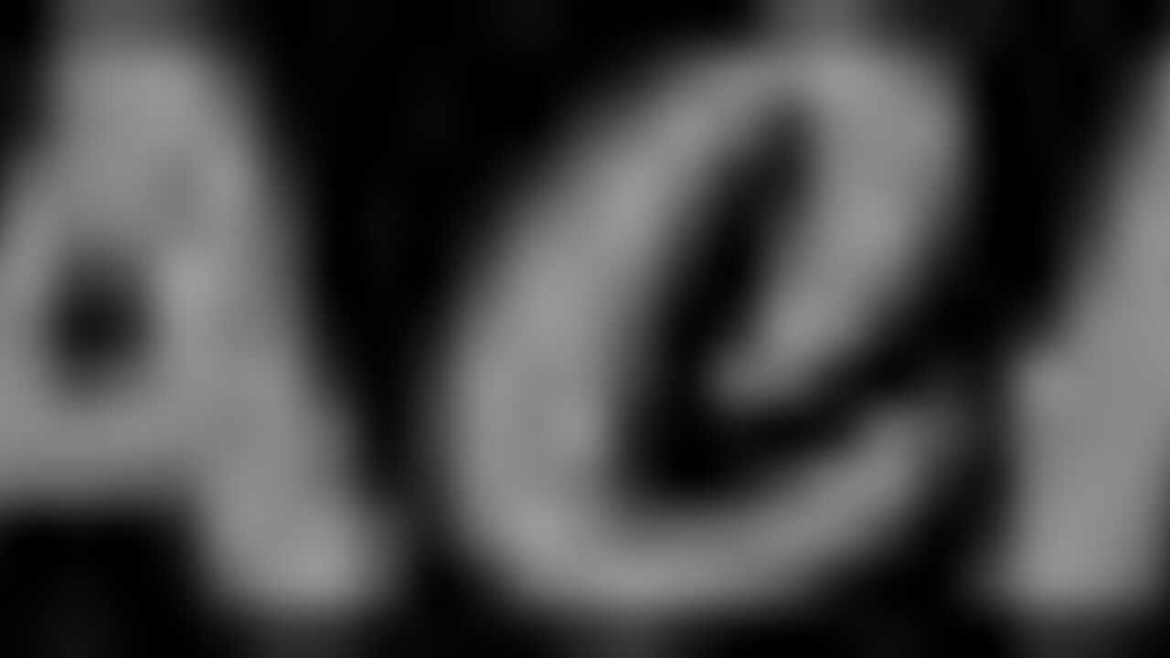 Get ready to watch this filthy video of a scatty slut getting her pussy and ass stuffed with mud