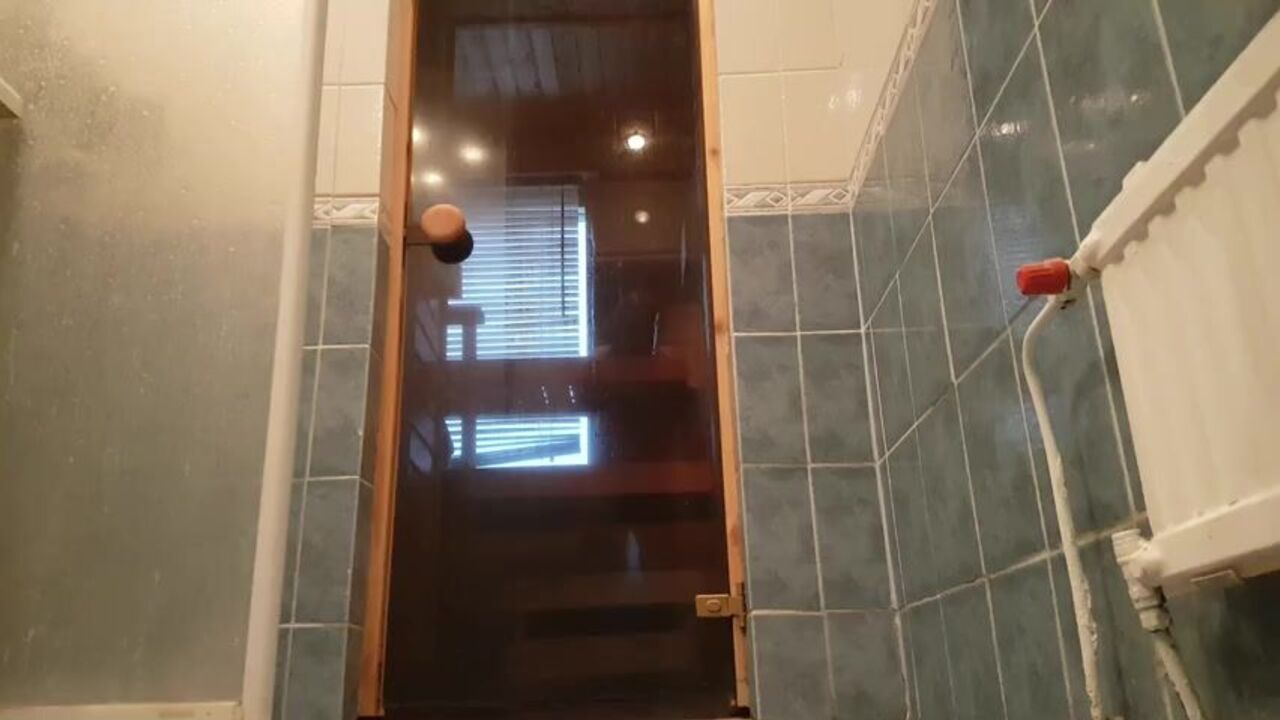 Watch this dude's scat disappear in the bathroom