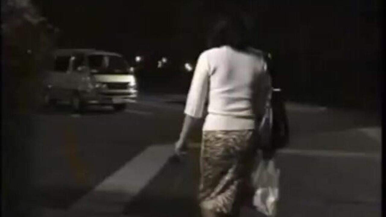 Mom and daughter scat in real Japanese waters with a naughty twist