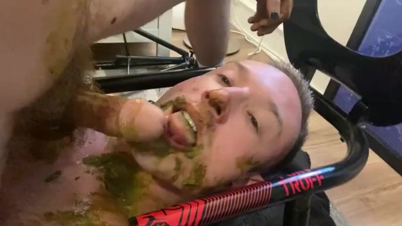 Watch this kinky scat porn video of a dude eating his load on Shitslave