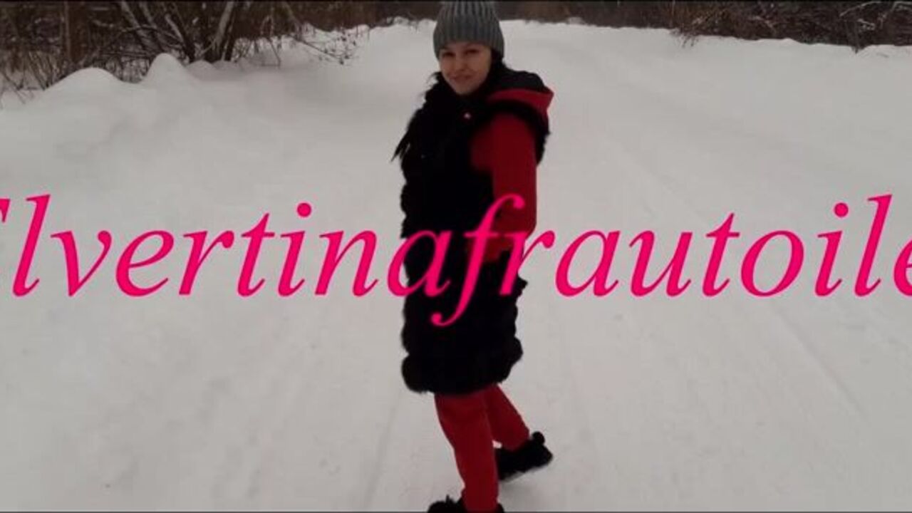 Thick scat girls pee and fuck hard in the snow - Pee and Poop Porn