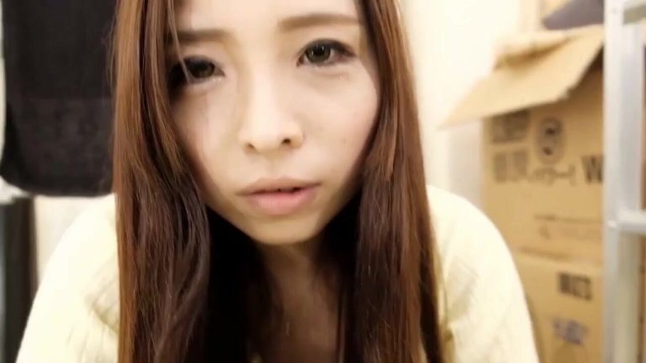 Hikako gets down and dirty with rocks & pebbles in Pebbles & Rocks Pt. 2