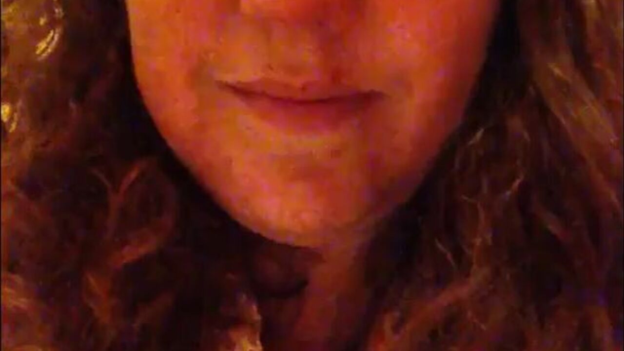 Watch this scatty slut devour her own load in a selfie-filled video