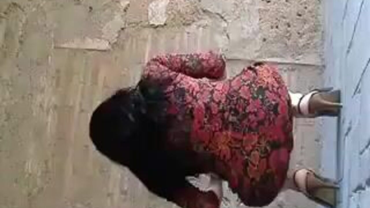 Public pissing of a slutty girl in scat porn