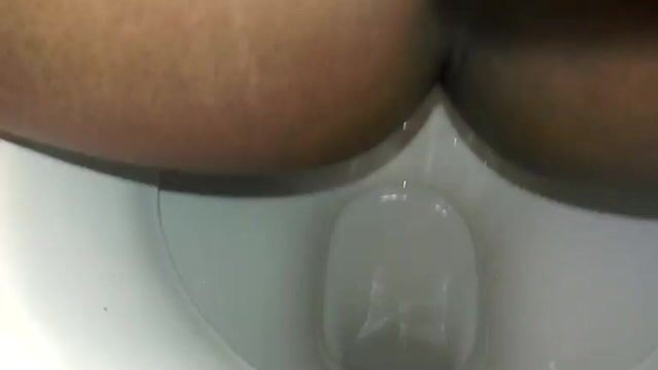Watch this kinky ebony toilet pornstar scat & moan in delight