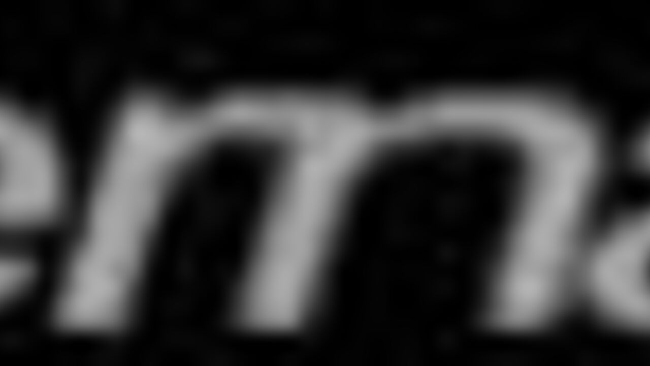 Watch these kinky Thai sluts get their butts filled with hot piss